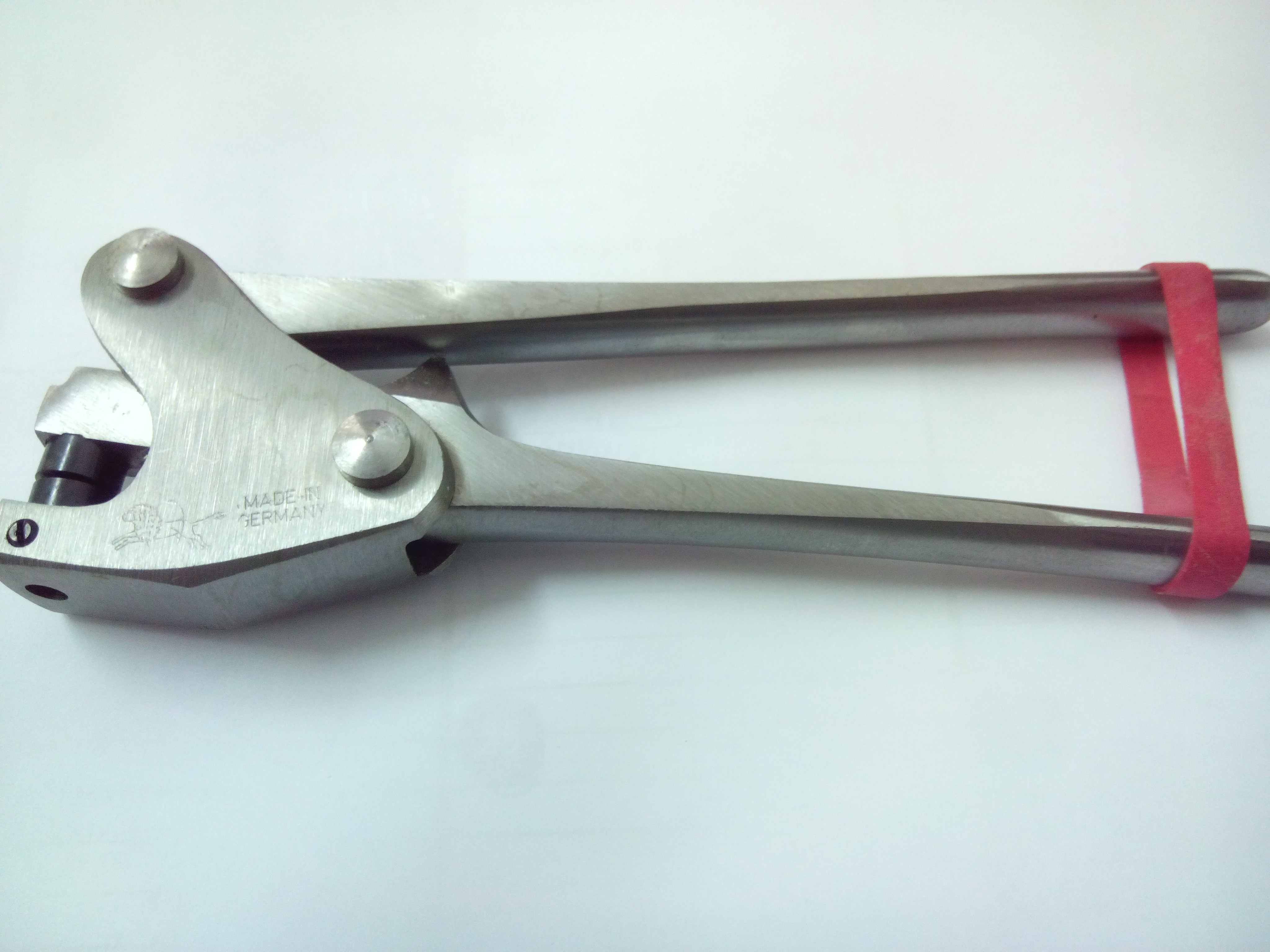 Pliers lead seals